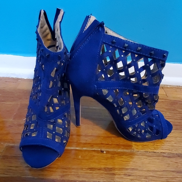 Shoes - Picture 2 of 2